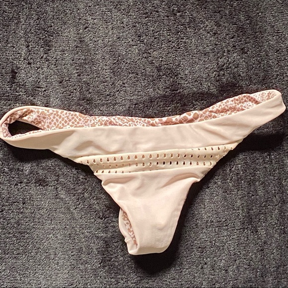 XS ACACIA SWIMWEAR BOTTOMS - Picture 1 of 2